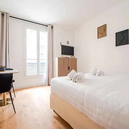 Apartment Cia - Du Moulin Rouge Paris