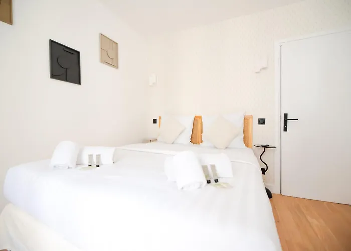 Cia - Du Moulin Rouge Paříž