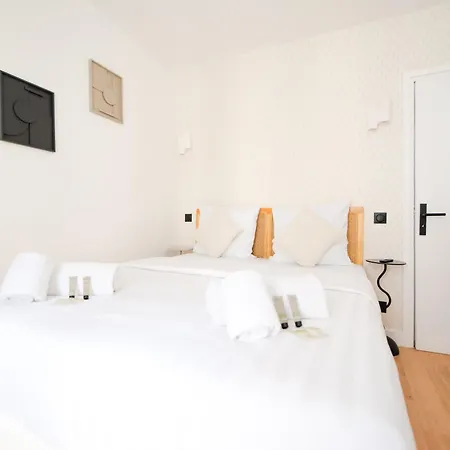 Cia - Du Moulin Rouge Paris